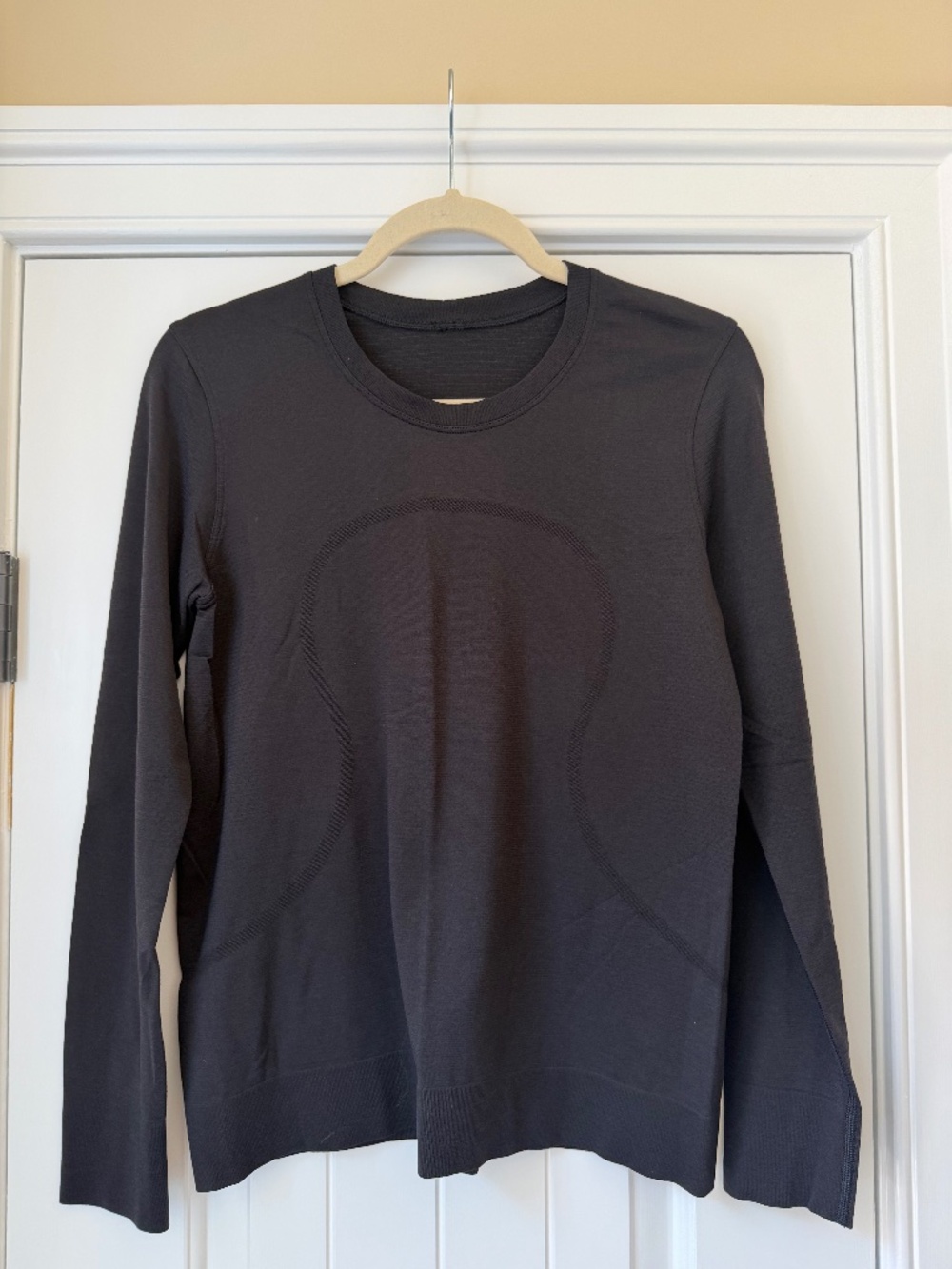 lululemon athletica Swiftly Relaxed Long-Sleeve Shirt in Black LIKE NEW
